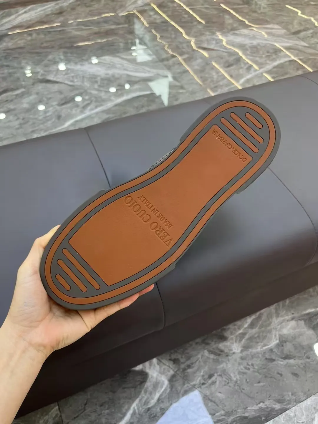 Men's shoes 💰460 [New style] 🐝🐝⚠️[DG] ⚠️High grade, top craftsmanship ⚠️Men's casual style, regular size 39 to 44 (45 can be customized ⚠️D &G Fashionable and casual style, unique design style! Fully original single-layer calfskin hollow design, inner calfskin latex back foot! Exclusive for summer! Original TPU outsole! Look at the details of the quality, and it can stand up to all kinds of tests!